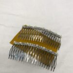 شانه نقره‌ای با دیزاین نگین و مروارید (جفتی) – ۱۰.۵ سانتی‌متری