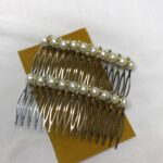 شانه مو جفتی با دیزاین مروارید و نگین طلایی روی پایه فلزی، مناسب شینیون و استایل‌های مجلسی