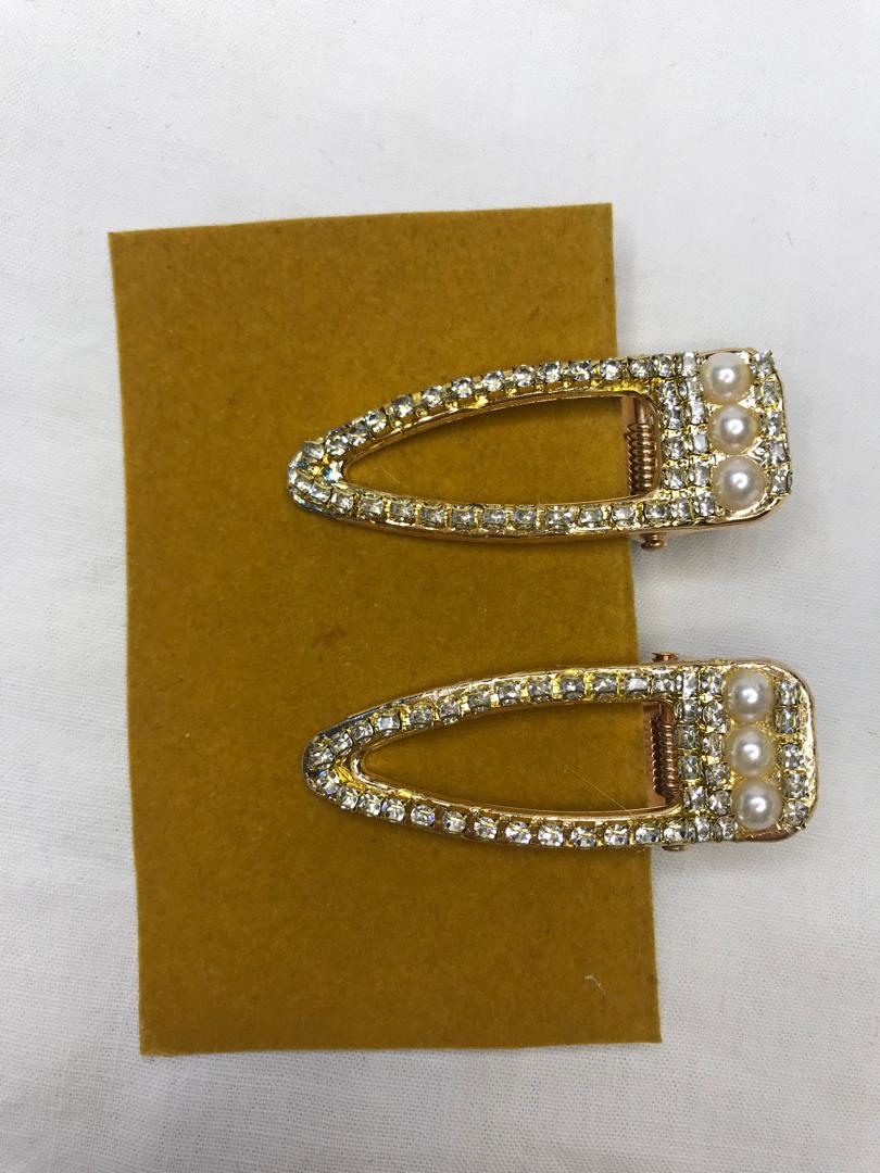 گلسر اشکی طلایی مرواریدی – جفتی – ۷ سانتیمتری گلسر انبری طلایی با دیزاین اشکی، نگین و مروارید – جفتی – ۷ سانتیمتری