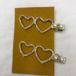 گلسر انبری طلایی با دیزاین قلبی، نگین و مروارید – جفتی – ۷ سانتی‌متری