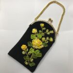 کیف موبایل پارچه مخمل کبریتی با روبان‌های مجستیک