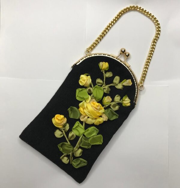 کیف موبایل پارچه مخمل کبریتی با روبان‌های مجستیک