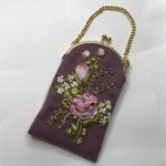 کیف موبایل مخمل ساده بنفش روشن با روبان‌های مجستیک