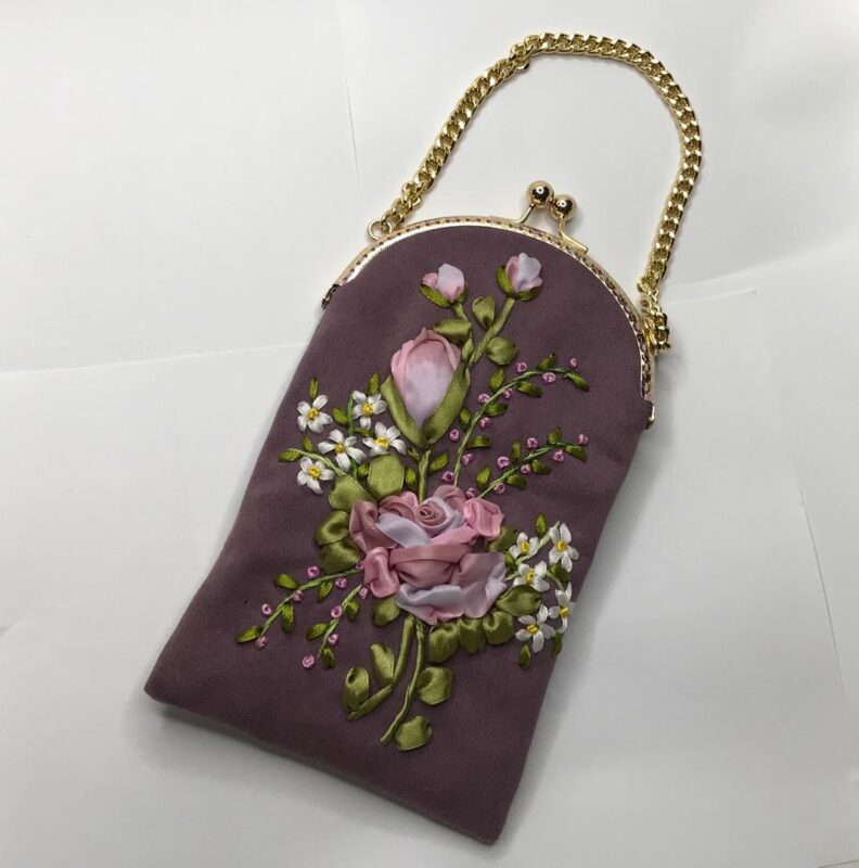 کیف موبایل مخمل ساده بنفش روشن با روبان‌های مجستیک